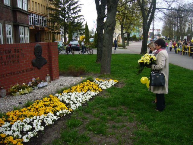 image027